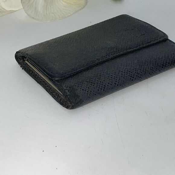 AUTHENTIC Louis Vuitton Black Taiga 6 Key Wallet - Picture 7 of 11